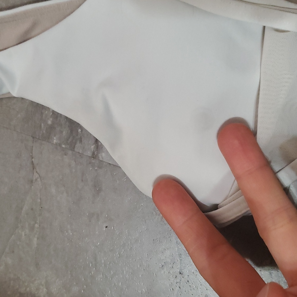 Lululemon Double Tap Bra II. Off White. Size 4. Flaw, Stains. - Picture 10 of 11